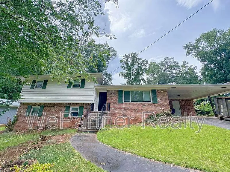 2223 Shamrock Dr — Photo 2