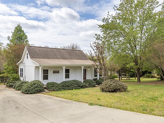 3rd image of 201 Sanders Rd