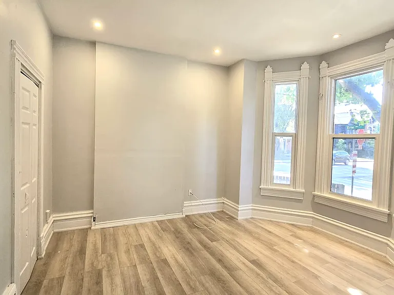 107 Erie Ave #1 — Photo 8