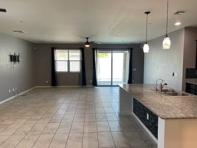 2018 N 213th Dr — Photo 7