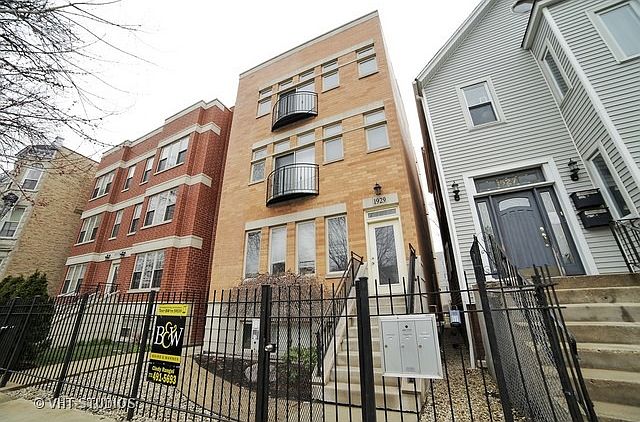 1st image of 1929 N Sawyer Ave Unit 2S