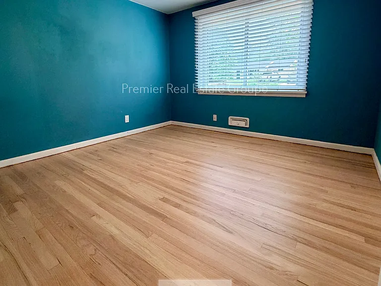 2140 Robin Dr — Photo 14