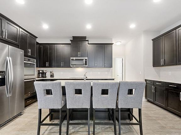 4th image of 15866 Country Lake Dr