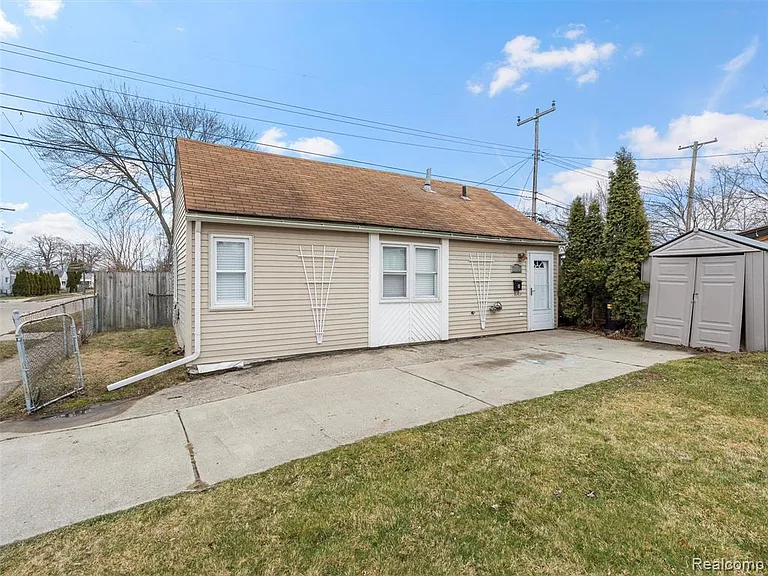23462 Carlisle Ave — Photo 2