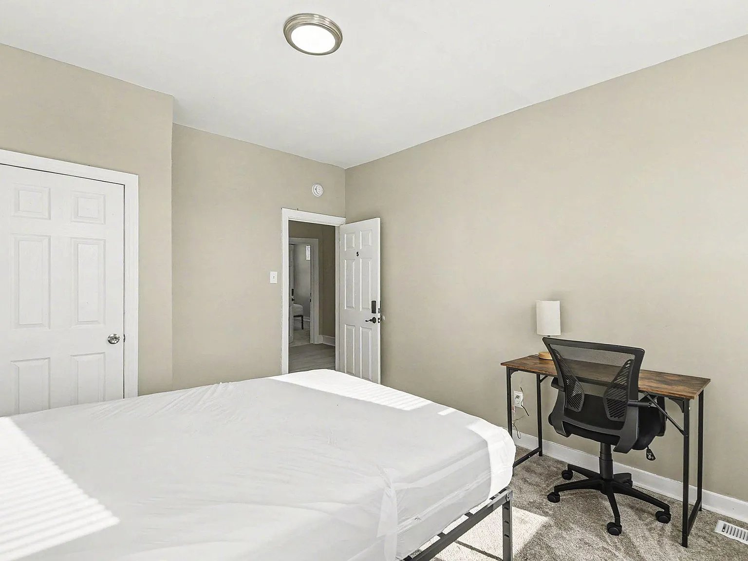 4 bed, 2.0 bath, 1554 sqft, $728 — Photo 3