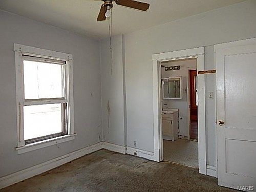 3rd image of 6819 Primrose Ave