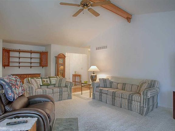 5th image of 41440 Anthony Dr