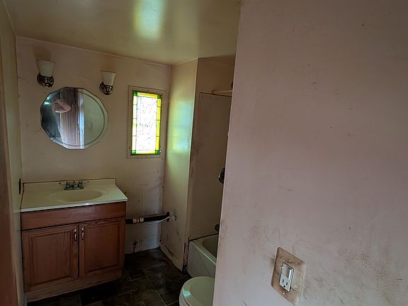 3rd image of 8 Hubbard Road