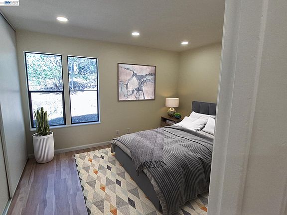 2nd image of 395 Camelback Rd APT 2