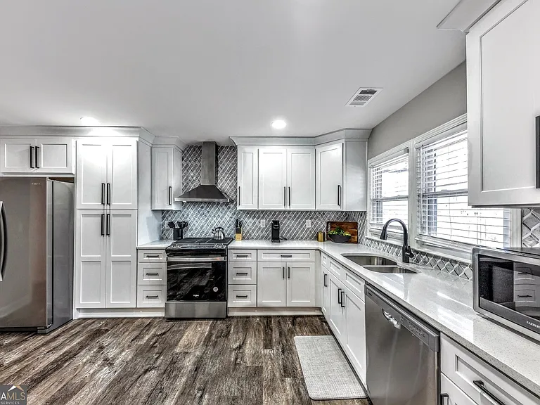 6230 Love St — Photo 8