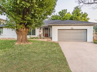1906 Dorchester Dr, Nichols Hills, OK 73120