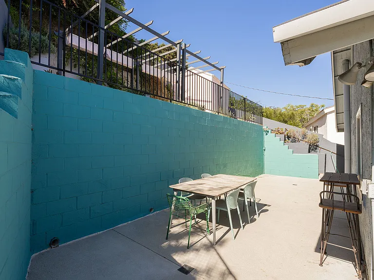 339 Isabel St — Photo 37