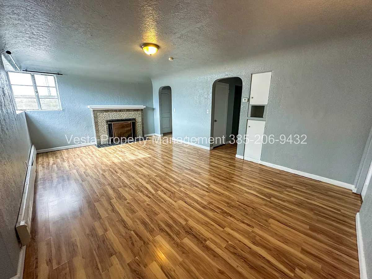 Building Photo - 452 5th St #1
