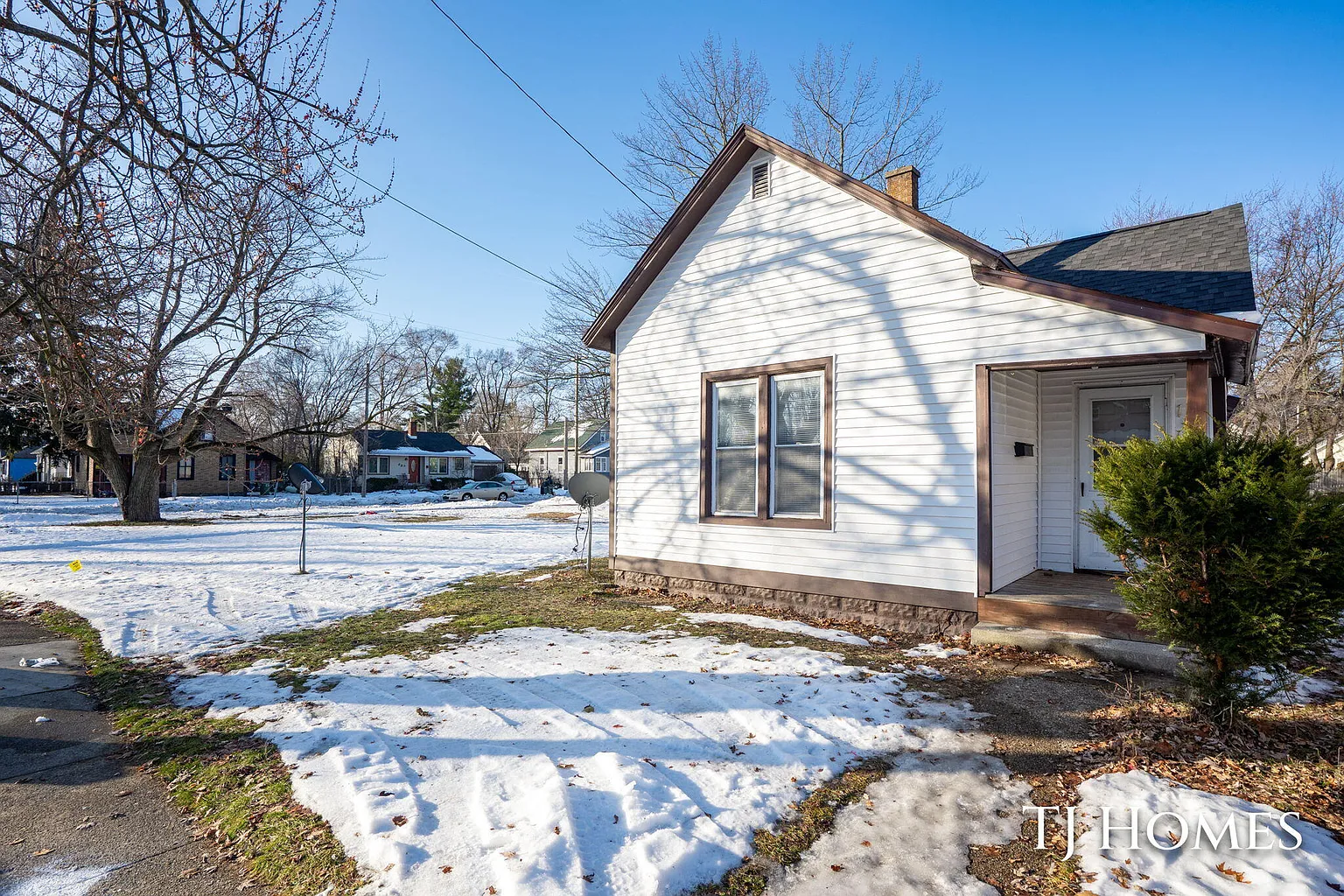 1651 Smith St photo 1
