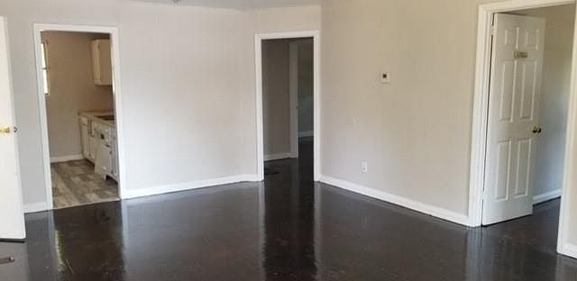 2nd image of 903 Ell Ct