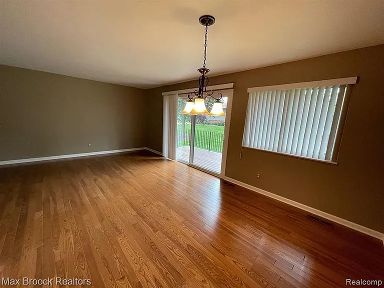 4585 Laurel Club Cir — Photo 6