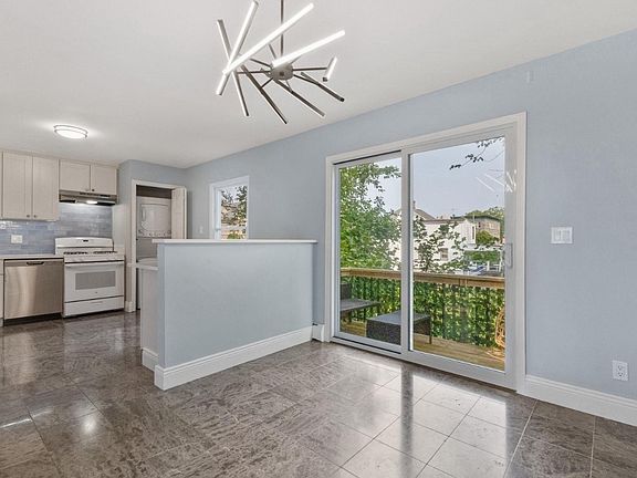 3rd image of 132 Waverly Ave Floor 2