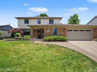 6317 Atkins Dr, Troy, MI 48085