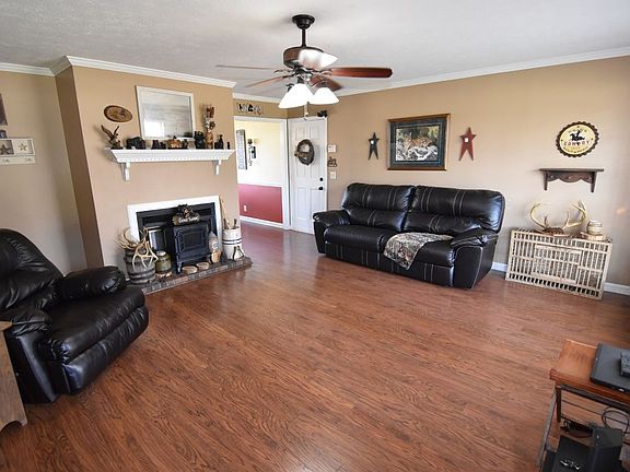 3rd image of 207 Lexington Dr