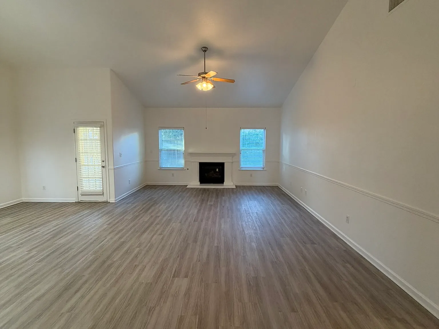 3 bed, 2.5 bath, 1708 sqft, $2,400 — Photo 1