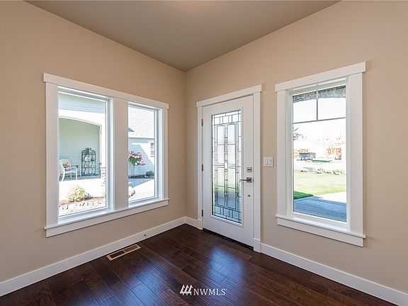 3rd image of 271 57 A Mount Baker Drive