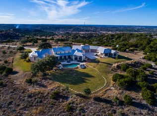 135 Lost Valley Dr, Center Pt, TX 78010