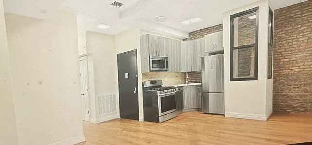 153 7th Ave #3 — Photo 3