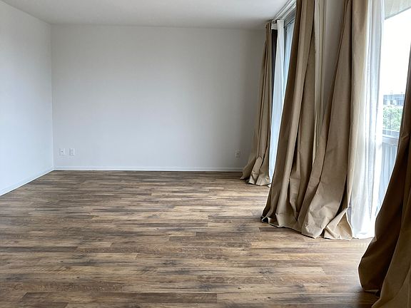 3rd image of 3911 Jewell St APT L