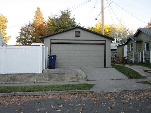 Dettached 3 Car Garage