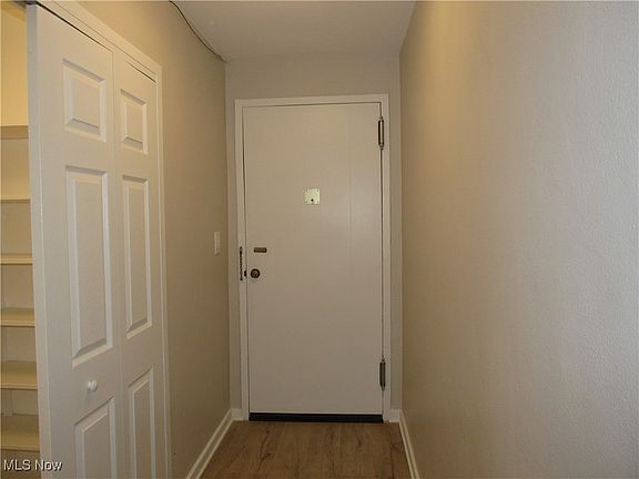 5th image of 11720 Edgewater Dr APT 907