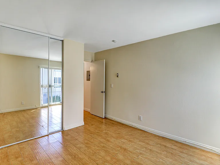 611 S Prospect Ave #102 — Photo 21