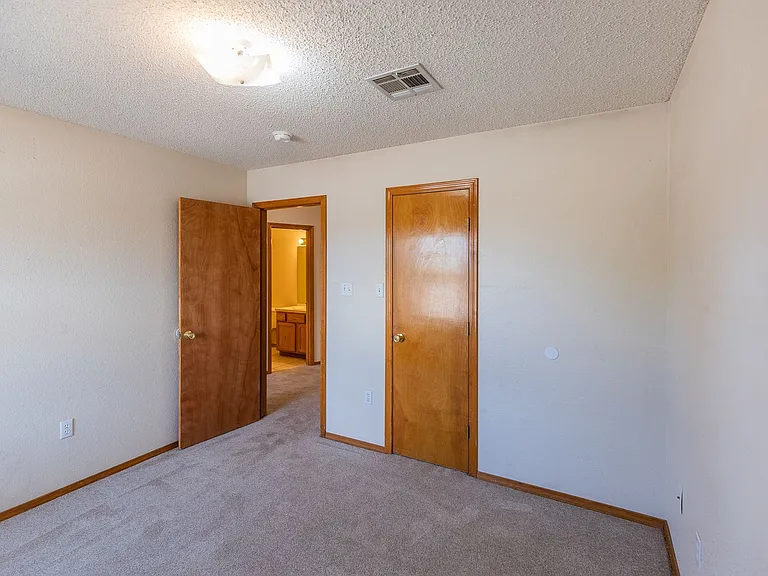 1378 Challenger Ave — Photo 7
