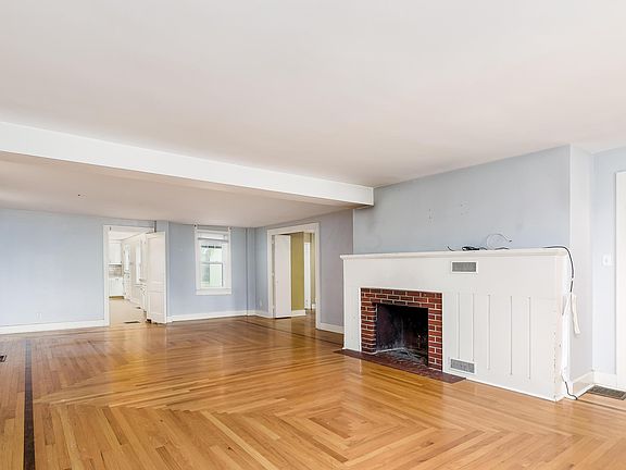 4th image of 128 W Broadway
