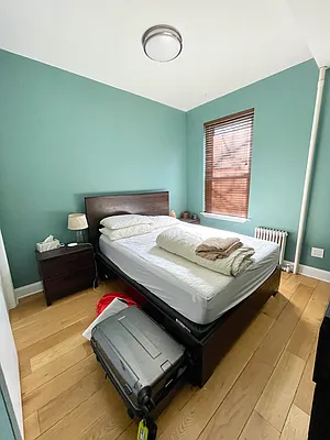 Rented by Safdie Realty Group | media 22