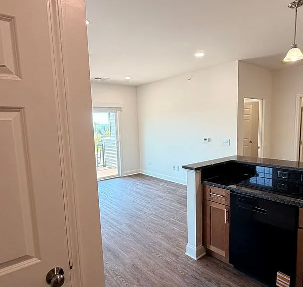 703 E Clay St — Photo 6