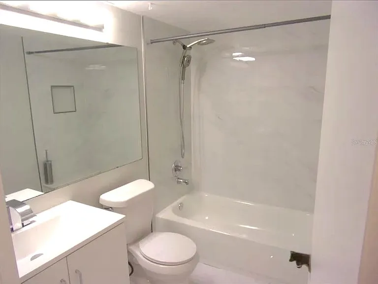 1344 Pine Ridge Cir E #E3 — Photo 8