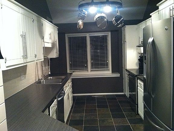 3rd image of 7815 Bancroft Ave