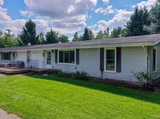 5920 Campbell Corners Dr, Howell, MI 48855