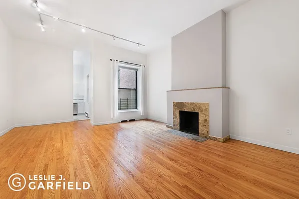 Rented by Leslie J. Garfield | media 7