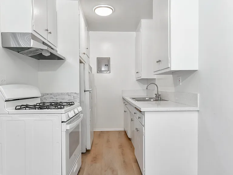 657 Milford St #10 — Photo 7