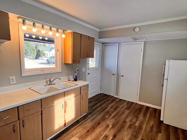 914 Grant Ave Erie PA 16505 — Photo 5