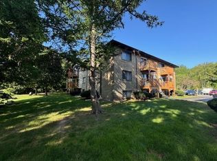 3 Lancelot Ct APT 5, Salem, NH 03079