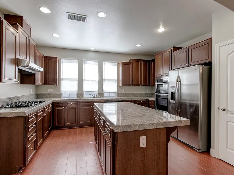 2070 Mary Helen Ln — Photo 2