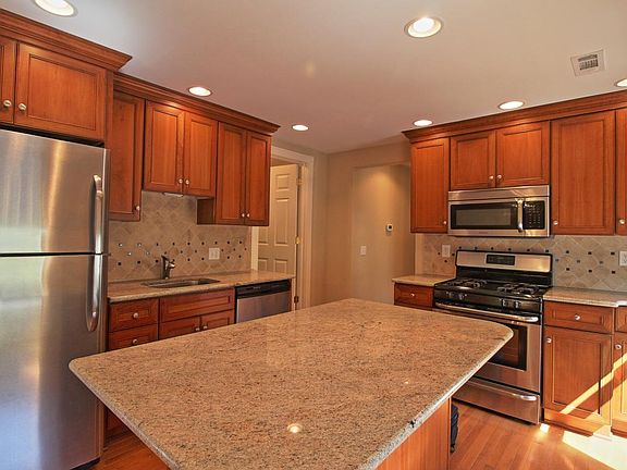 3rd image of 98 Cayuga St #2