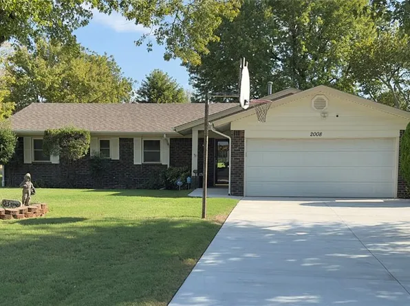 2008 W Cedar Ridge Dr, Mustang, OK 73064