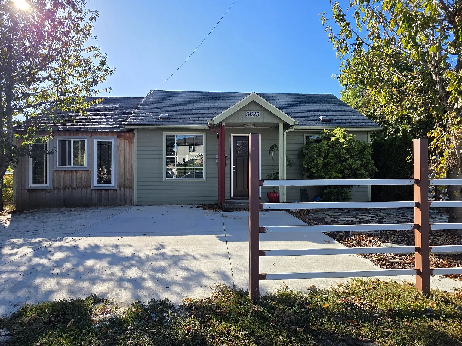 2 bed, 674 sqft, $1,900 — Photo 1