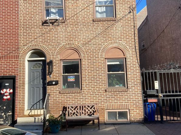 733 Carpenter St