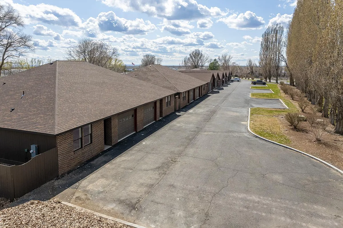 Building Photo - 1331 Nanto Rd NE #A