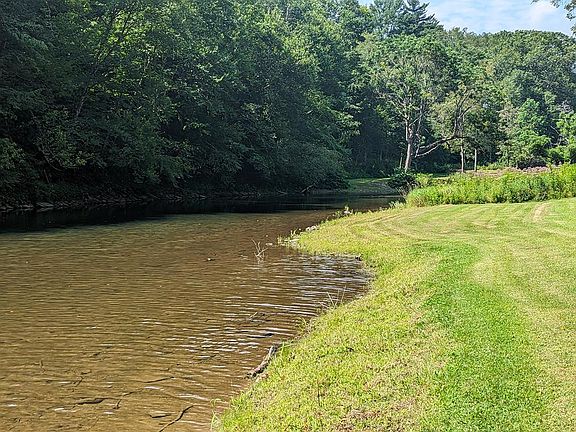 5th image of 5 Creek Side Ln