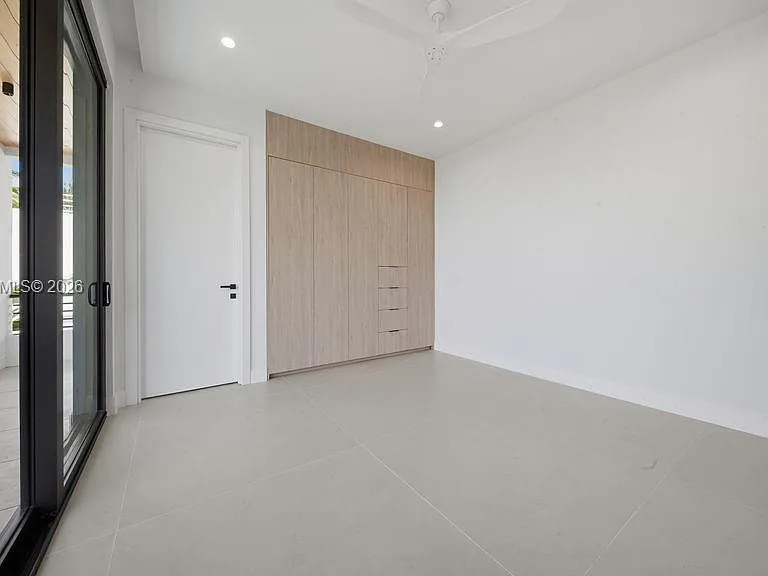 3318 NE 16th Pl — Photo 72